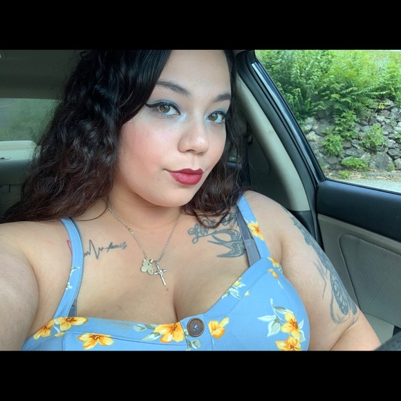 Meet your Posher, Alyssa - Picture 2 of 7